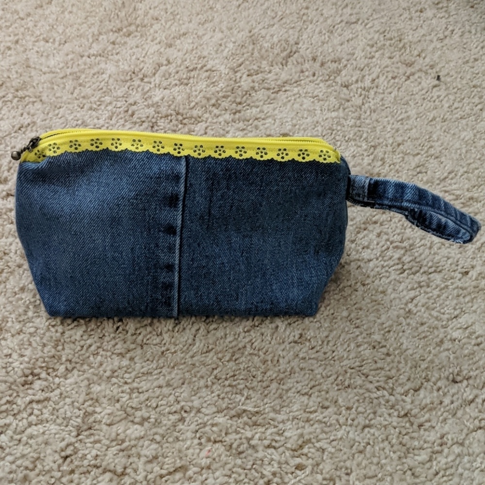Triangle Jean Pouch